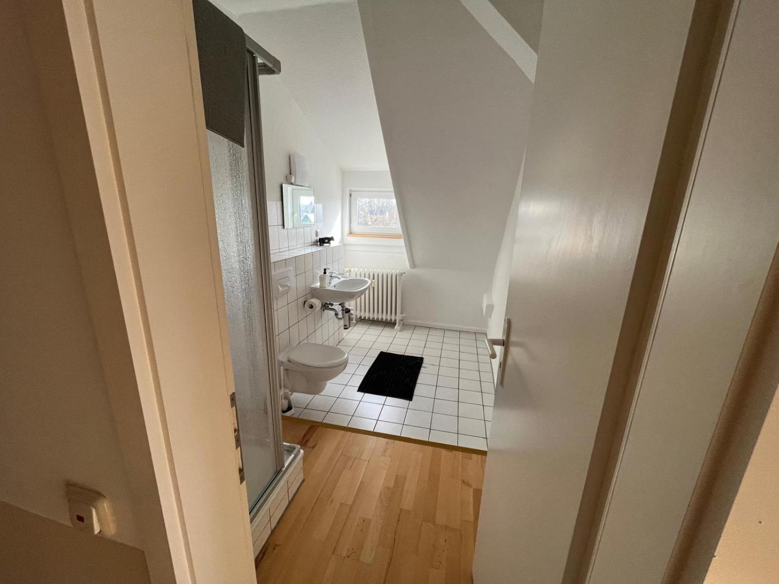 Doppelzimmer, Tv- Bad, Kuehlschrank- Parkplatz-17 Meine Værelse billede